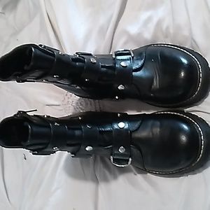 Size 6 1/2 med. Leather boots (kohl,s)